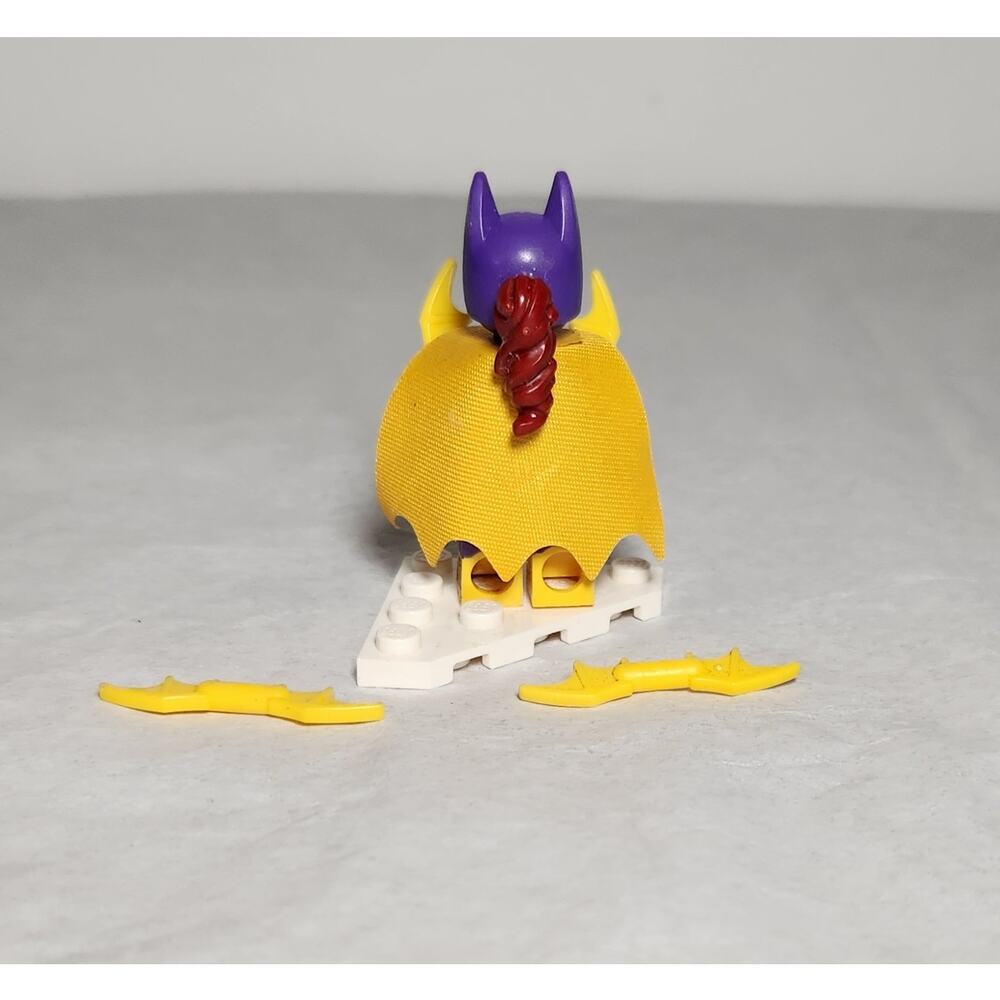 Lego Batman Movie Batgirl Minifigure With Batarang Pre-owned - Picture 3 of 3